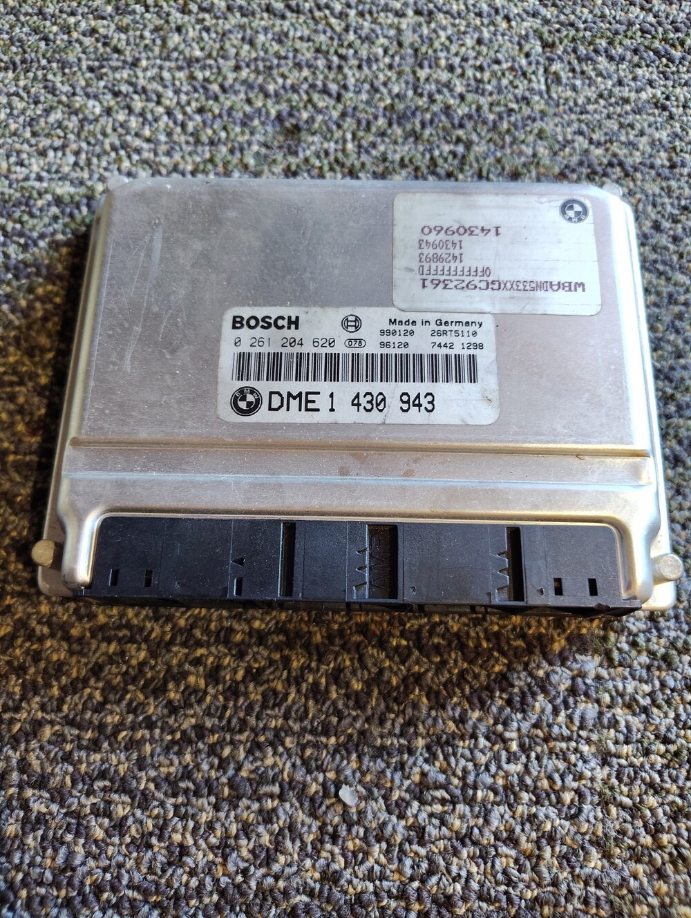 1999-2001 BMW 540i 740i Engine Computer Module ECM 0261204620 OEM